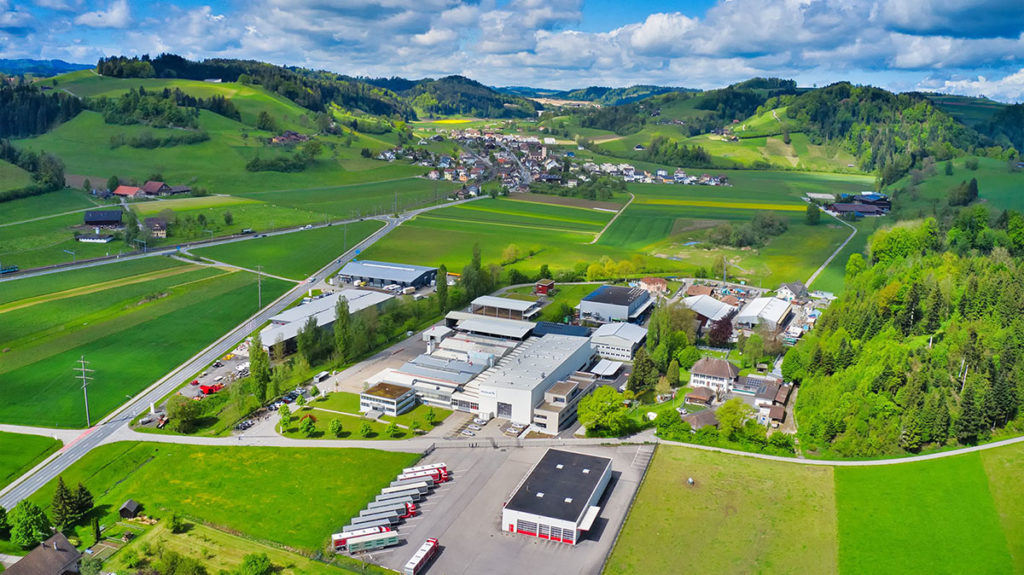 Drohnenaufnahme von oben mit Sicht auf die kompletten Gebäude der Beutler Nova AG
