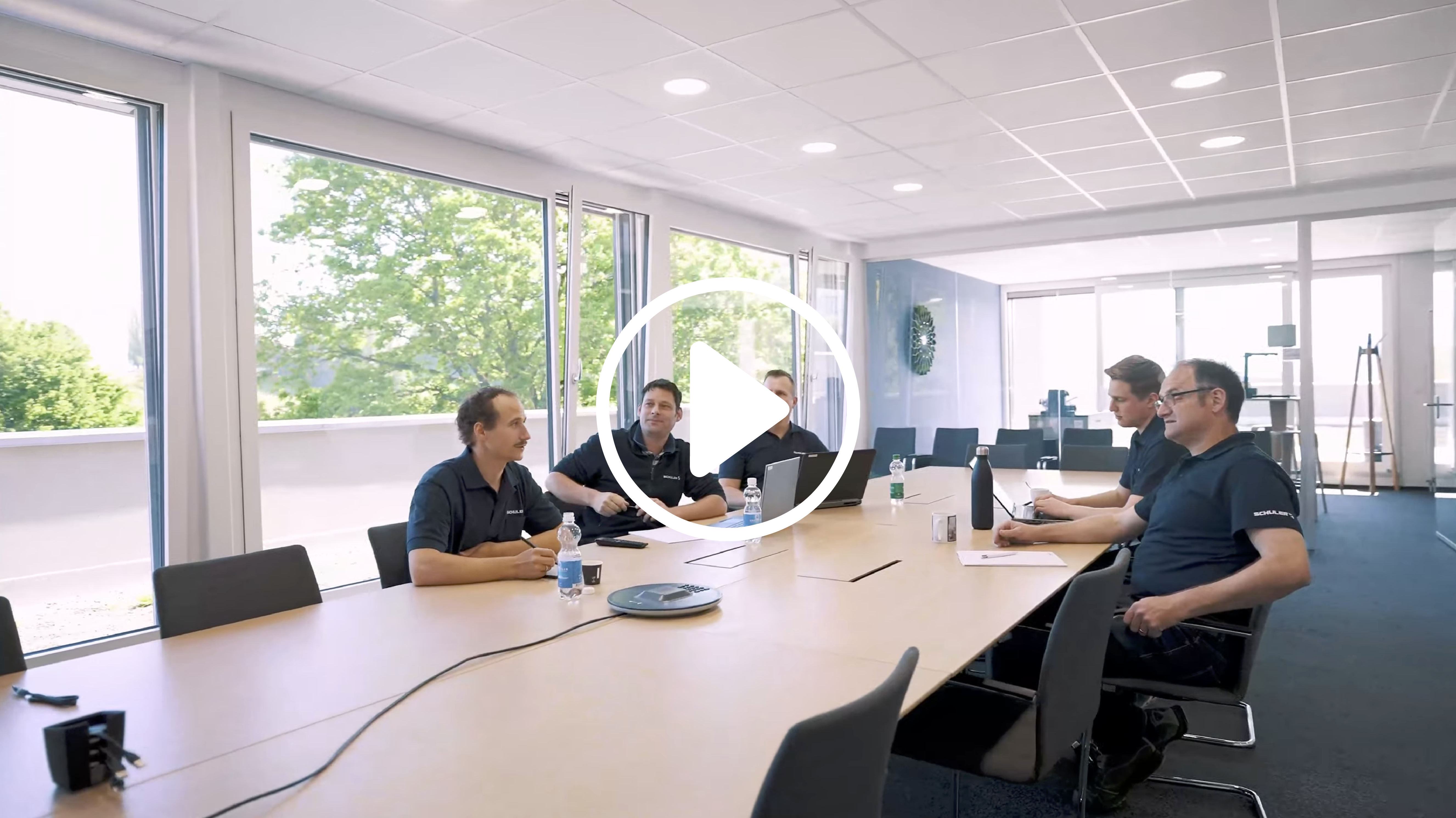 Startbild für das Unternehmensvideo mit Playbutton